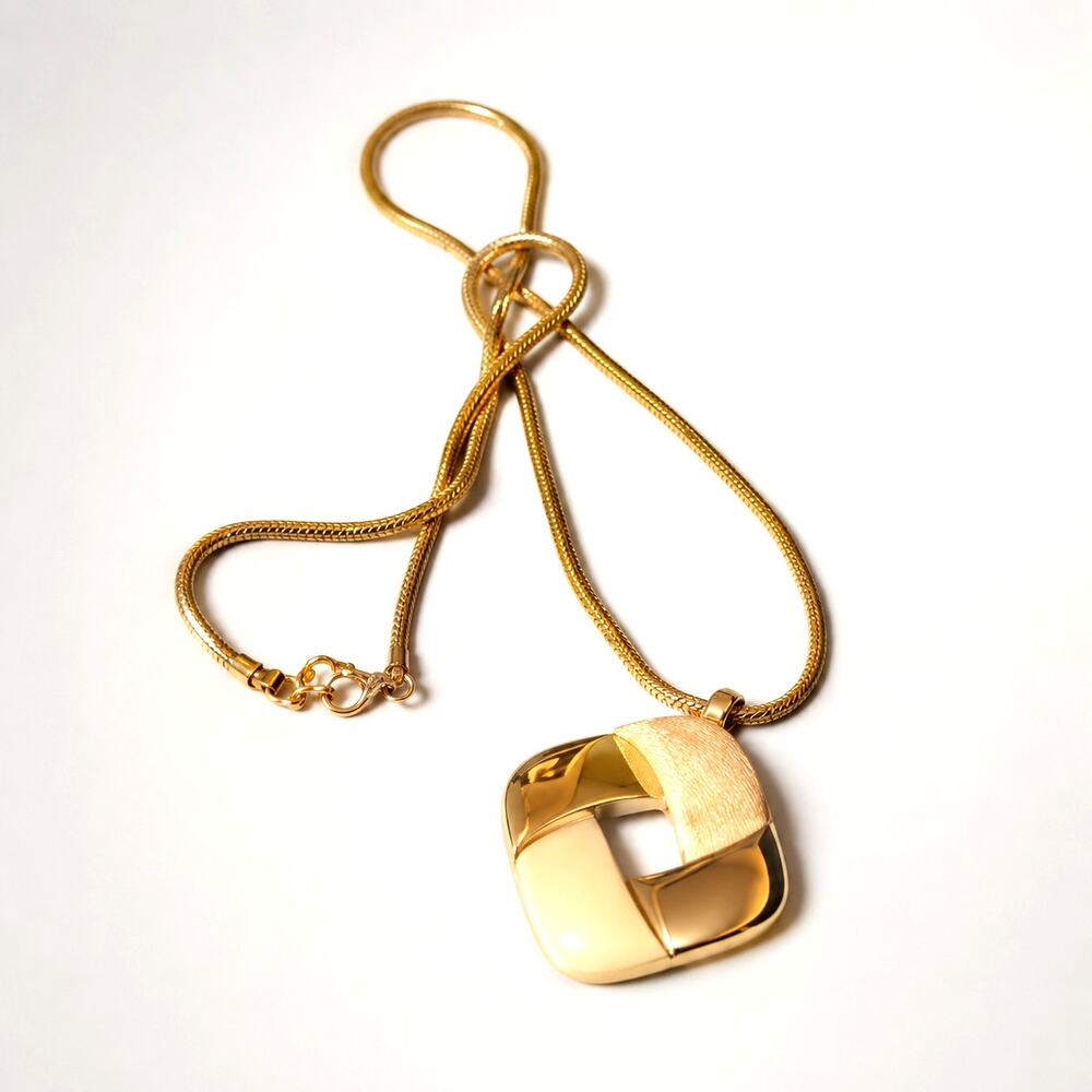 Vintage Crown Trifari Pendant Necklace‎ Peach Gold Rope Chain 19" rd03-41